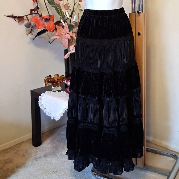 NWT Unique Designed Black Tiered Pleated Long Lined Skirt - Picture 2 of 7
